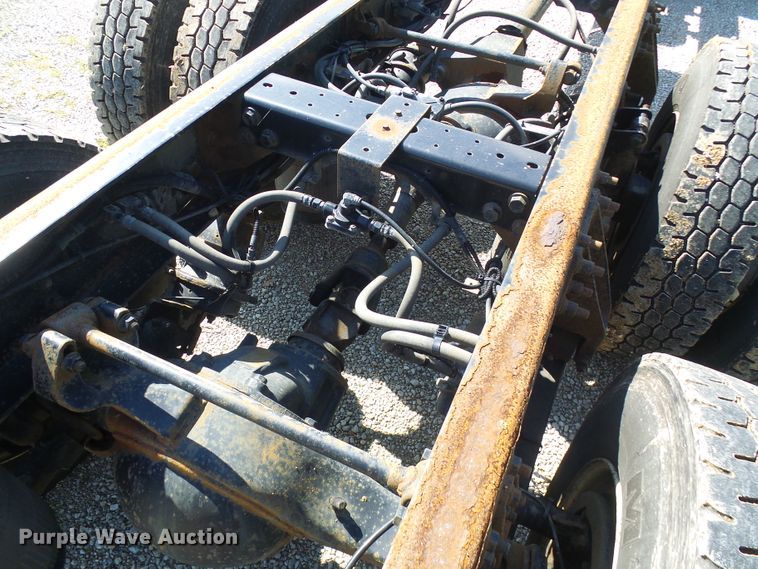 image for item DI0610 2011 International DuraStar 4400 truck cab and chassis