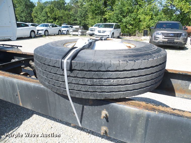 image for item DI0610 2011 International DuraStar 4400 truck cab and chassis