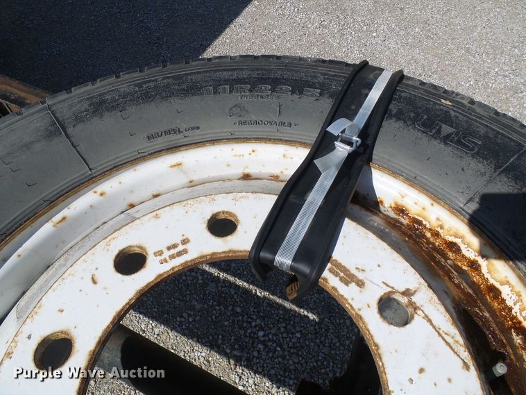 image for item DI0610 2011 International DuraStar 4400 truck cab and chassis