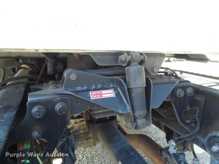 image for item DI0610 2011 International DuraStar 4400 truck cab and chassis