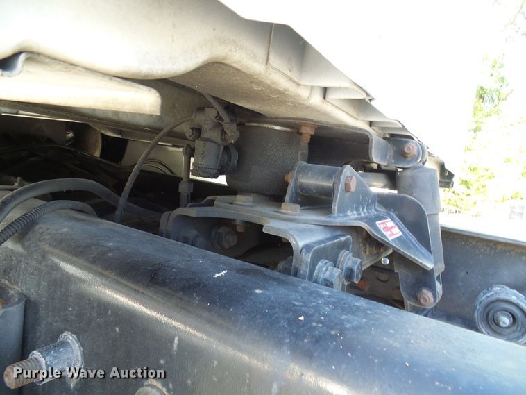 image for item DI0610 2011 International DuraStar 4400 truck cab and chassis