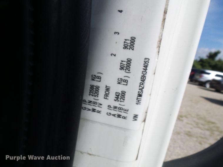 image for item DI0610 2011 International DuraStar 4400 truck cab and chassis