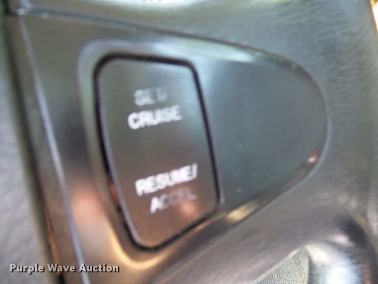 image for item DI0610 2011 International DuraStar 4400 truck cab and chassis