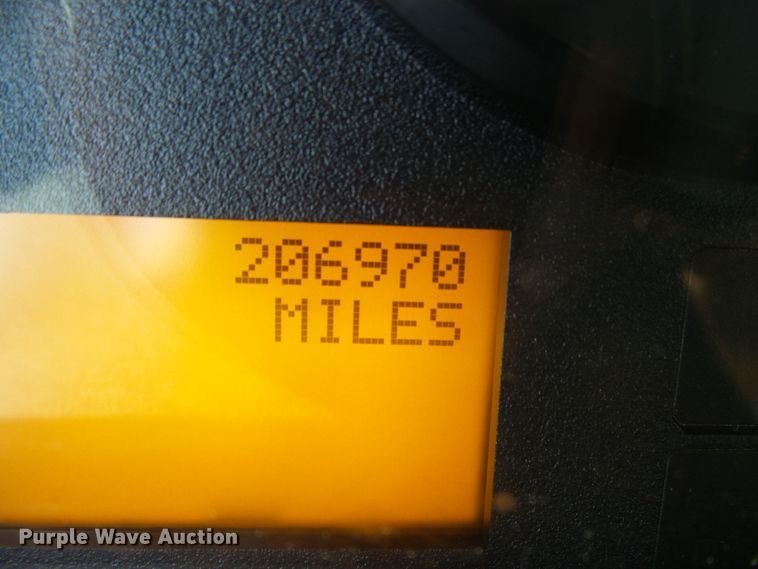 image for item DI0610 2011 International DuraStar 4400 truck cab and chassis