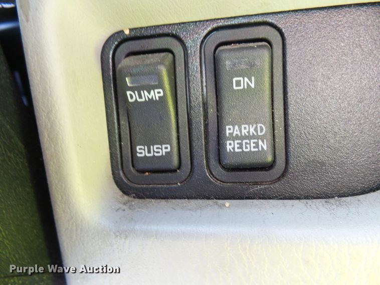 image for item DI0610 2011 International DuraStar 4400 truck cab and chassis