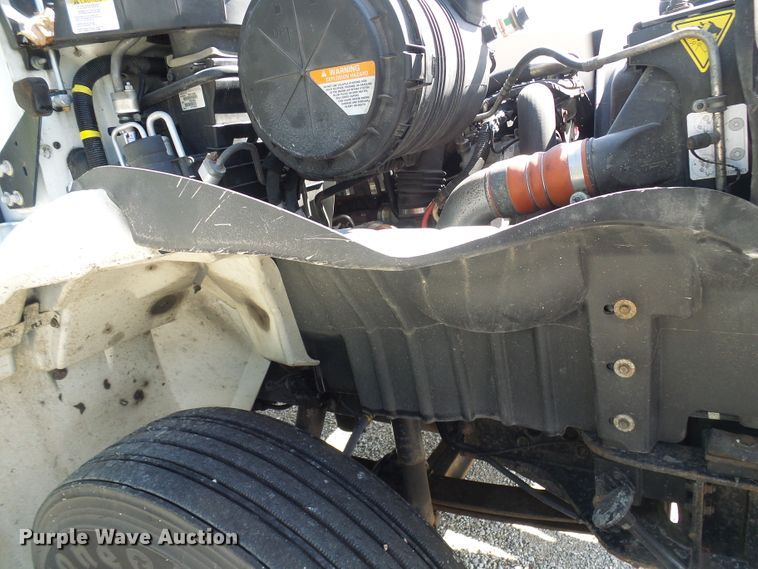 image for item DI0610 2011 International DuraStar 4400 truck cab and chassis