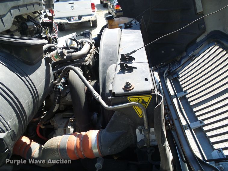 image for item DI0610 2011 International DuraStar 4400 truck cab and chassis