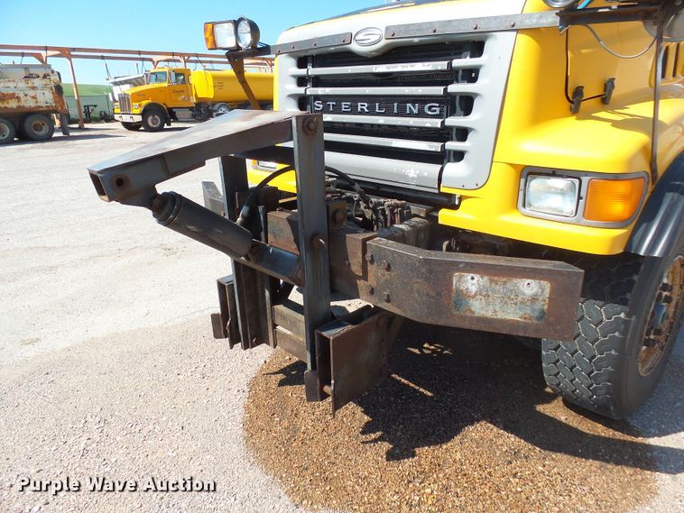 image for item EF9542 2001 Sterling LT9511 dump truck