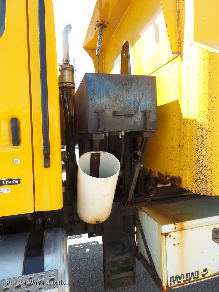 image for item EF9542 2001 Sterling LT9511 dump truck