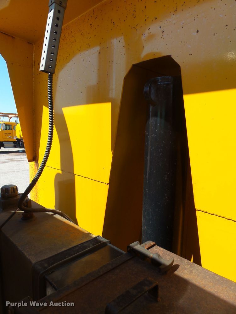 image for item EF9542 2001 Sterling LT9511 dump truck