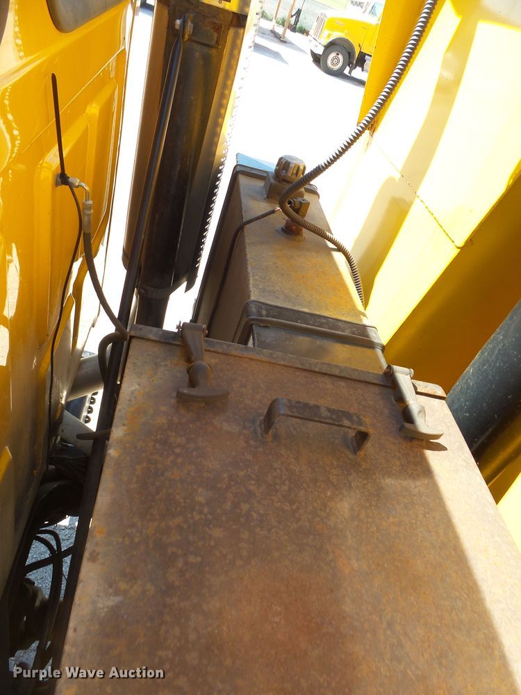 image for item EF9542 2001 Sterling LT9511 dump truck