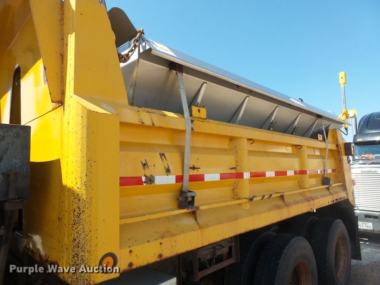 image for item EF9542 2001 Sterling LT9511 dump truck