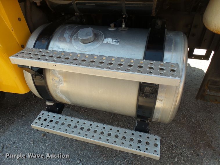 image for item EF9542 2001 Sterling LT9511 dump truck