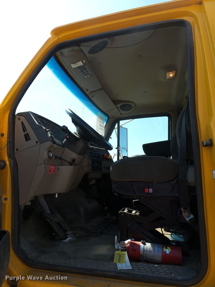 image for item EF9542 2001 Sterling LT9511 dump truck