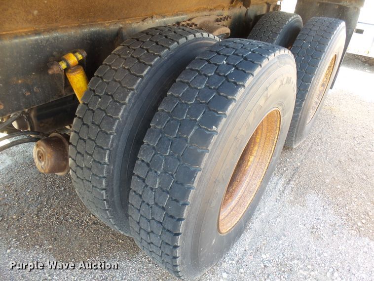 image for item EF9542 2001 Sterling LT9511 dump truck