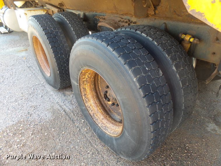 image for item EF9542 2001 Sterling LT9511 dump truck