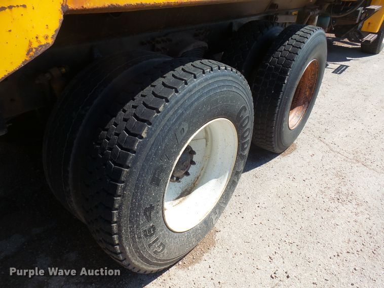 image for item EF9542 2001 Sterling LT9511 dump truck