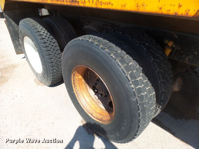 image for item EF9542 2001 Sterling LT9511 dump truck