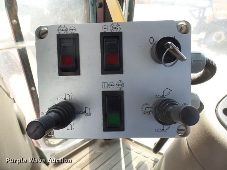 image for item EF9543 2006 Case MXU100 tractor