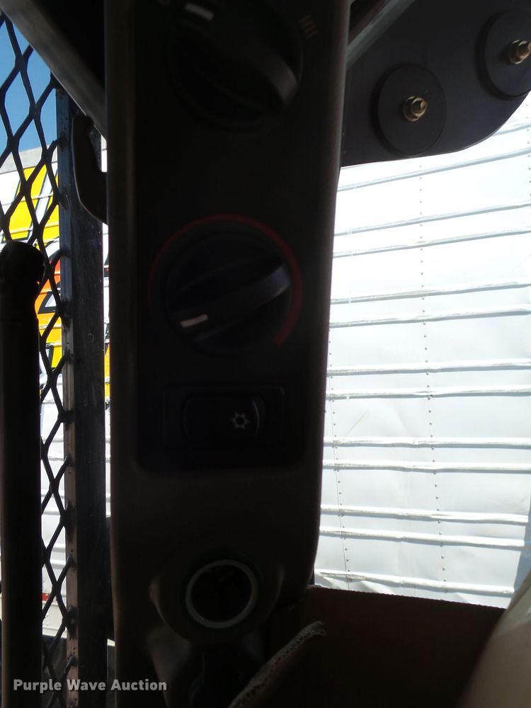 image for item EF9543 2006 Case MXU100 tractor