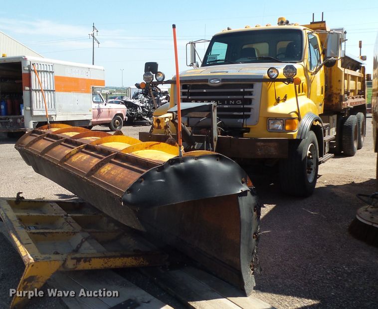 image for item EF9544 2001 Sterling LT9511 dump truck