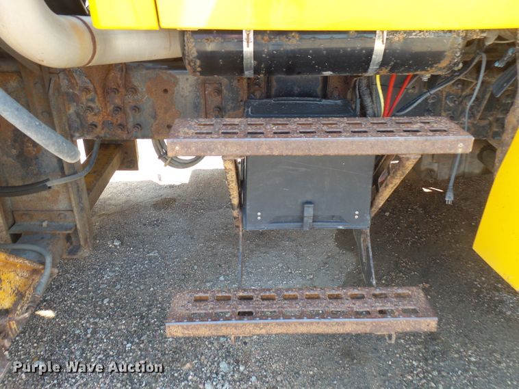 image for item EF9544 2001 Sterling LT9511 dump truck