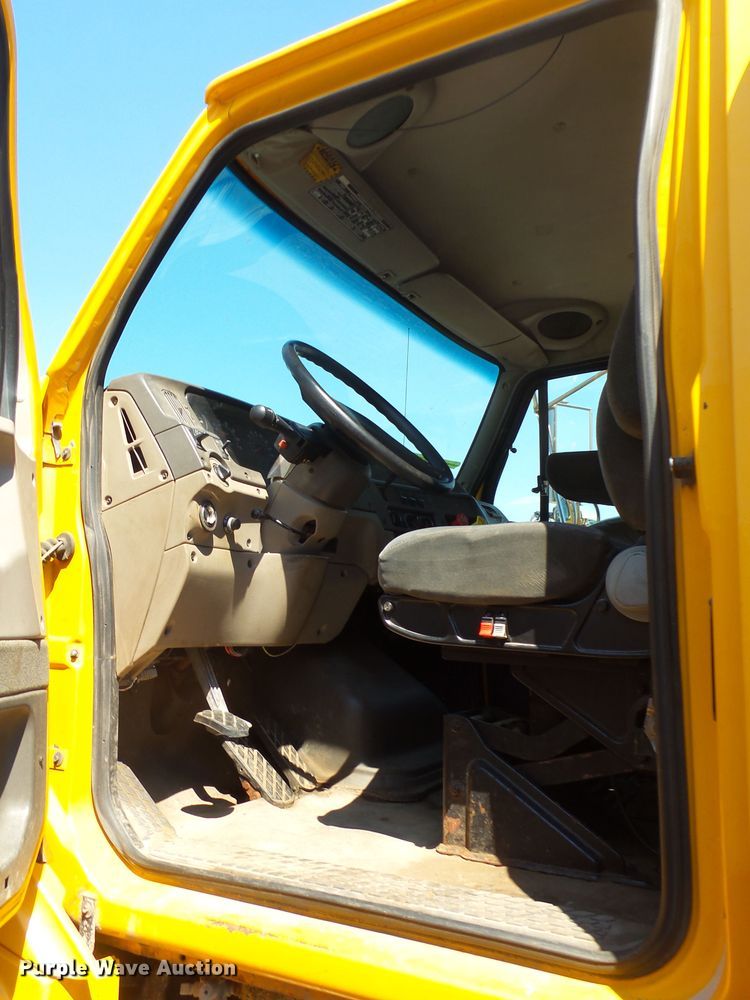 image for item EF9544 2001 Sterling LT9511 dump truck