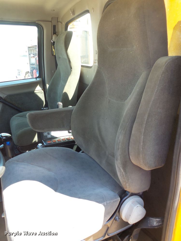 image for item EF9544 2001 Sterling LT9511 dump truck