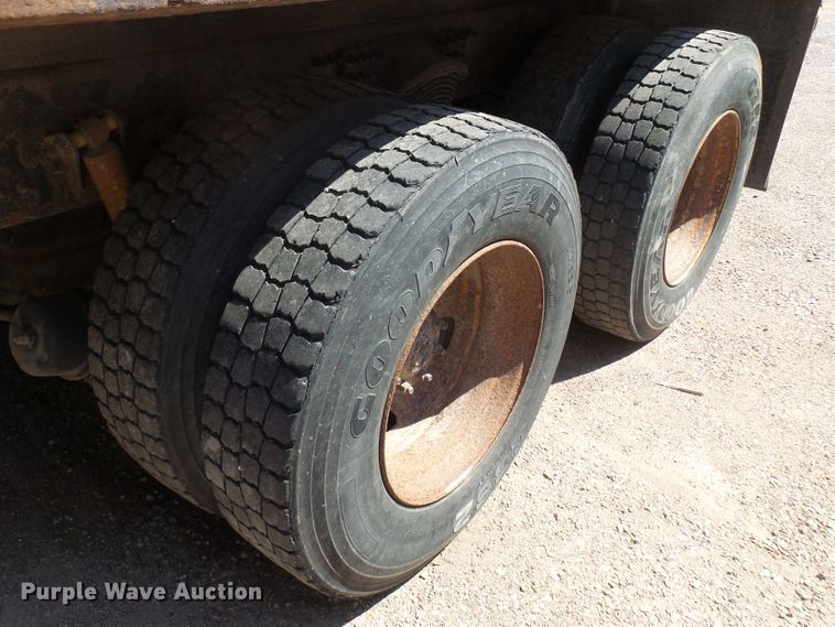 image for item EF9544 2001 Sterling LT9511 dump truck