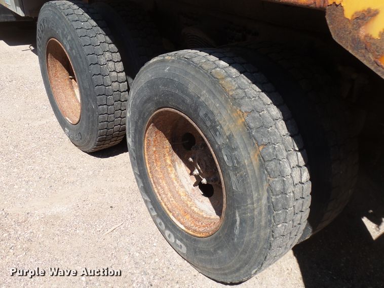 image for item EF9544 2001 Sterling LT9511 dump truck