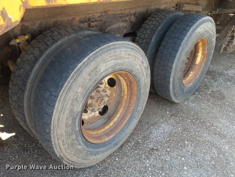 image for item EF9544 2001 Sterling LT9511 dump truck