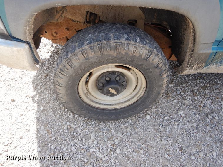 image for item FI9987 1998 Chevrolet K3500 dump flatbed pickup truck