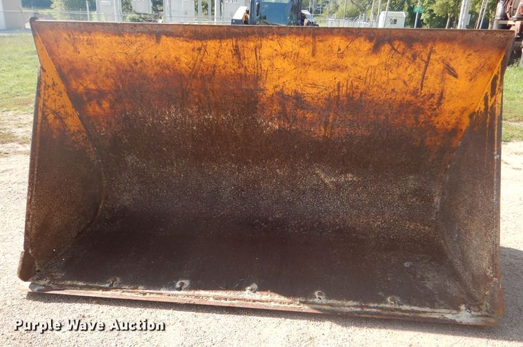 image for item FN9081 John Deere 95"W general purpose bucket