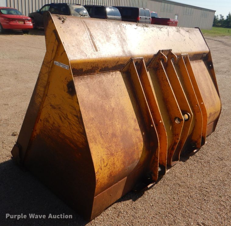 image for item FN9081 John Deere 95"W general purpose bucket