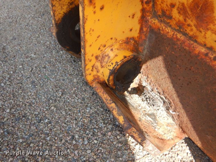 image for item FN9081 John Deere 95"W general purpose bucket