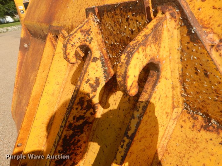 image for item FN9081 John Deere 95"W general purpose bucket