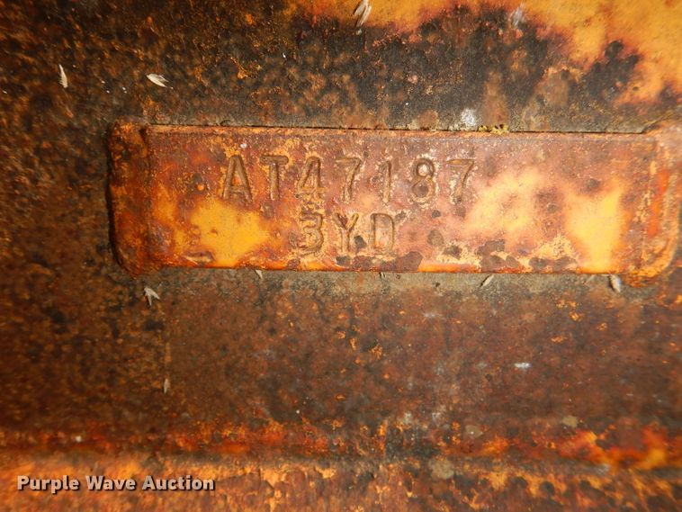 image for item FN9081 John Deere 95"W general purpose bucket