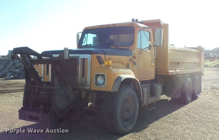 image for item FU9317 1998 International 2554 dump truck
