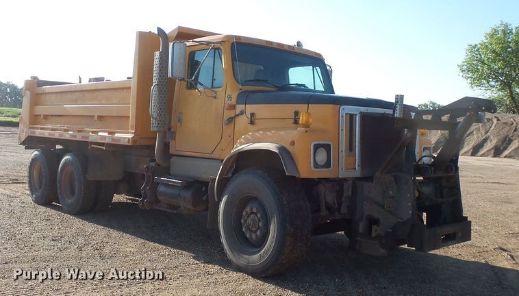 image for item FU9317 1998 International 2554 dump truck