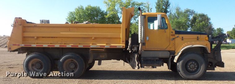 image for item FU9317 1998 International 2554 dump truck