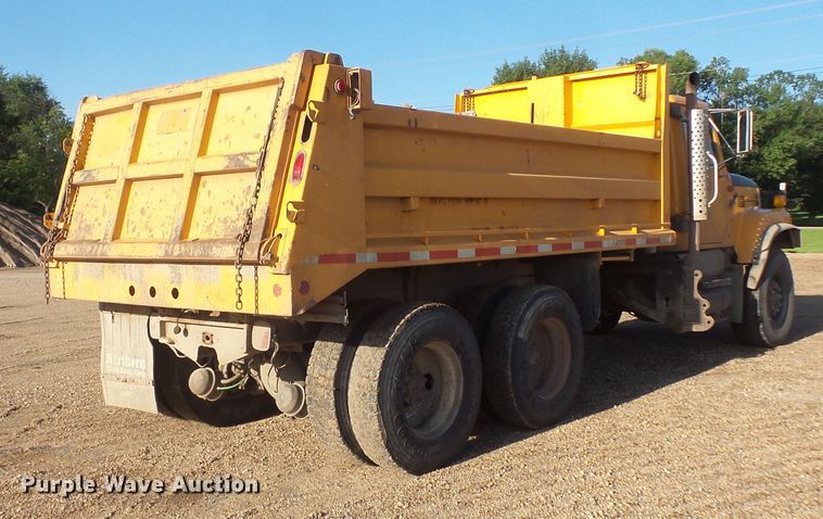 image for item FU9317 1998 International 2554 dump truck