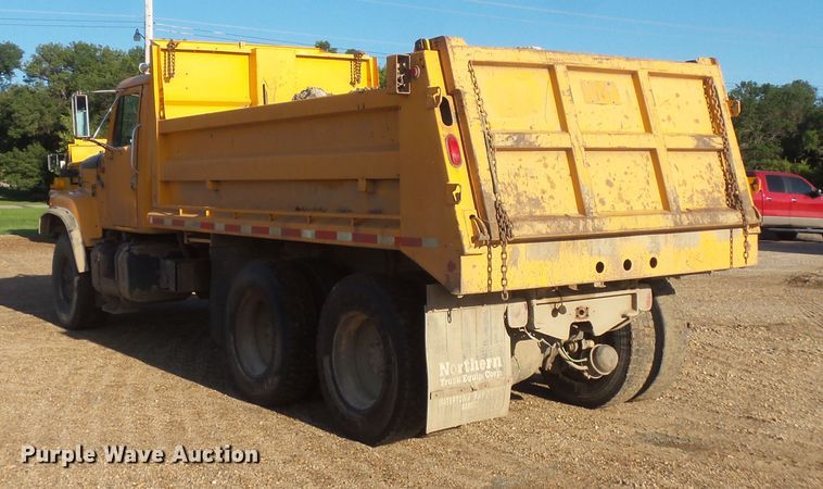 image for item FU9317 1998 International 2554 dump truck