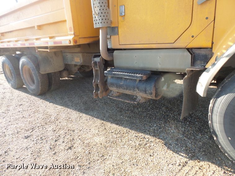 image for item FU9317 1998 International 2554 dump truck