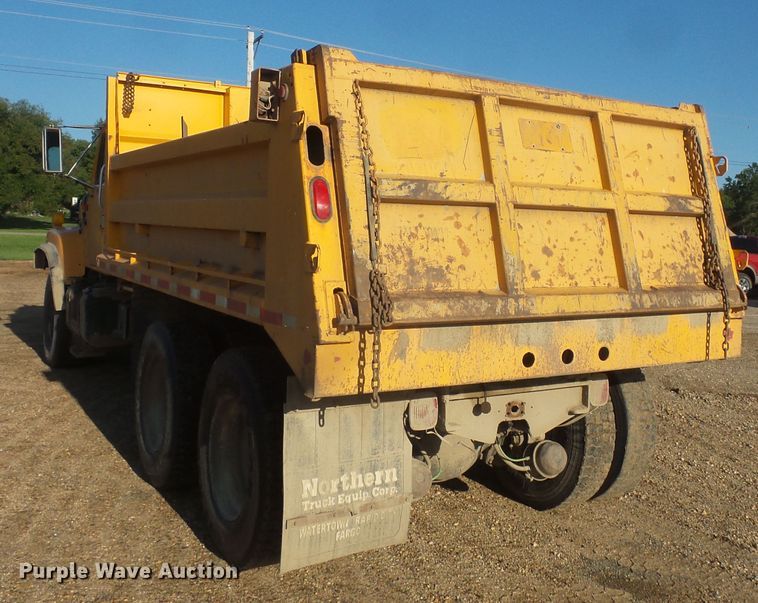 image for item FU9317 1998 International 2554 dump truck