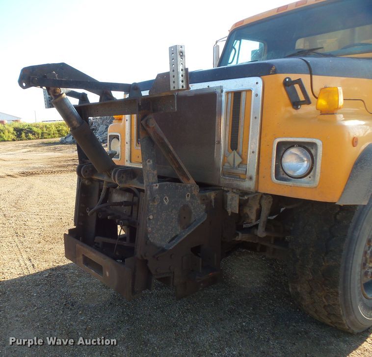 image for item FU9317 1998 International 2554 dump truck