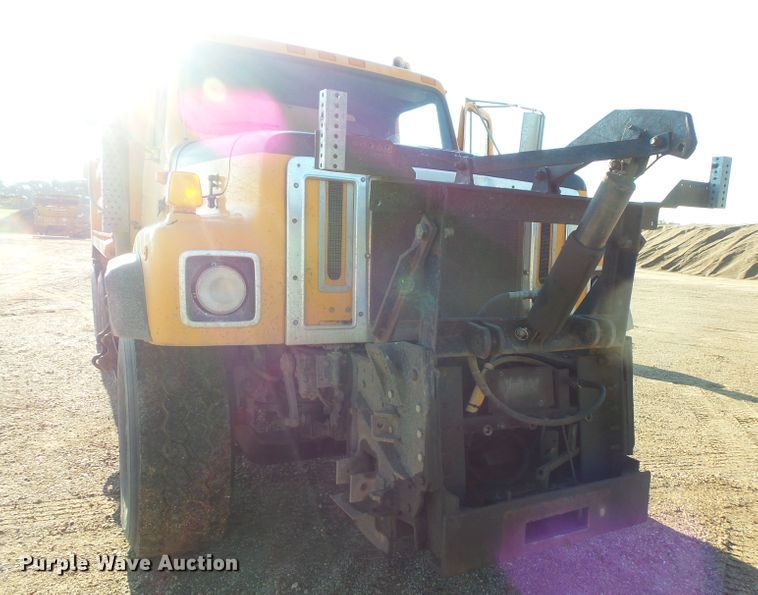 image for item FU9317 1998 International 2554 dump truck