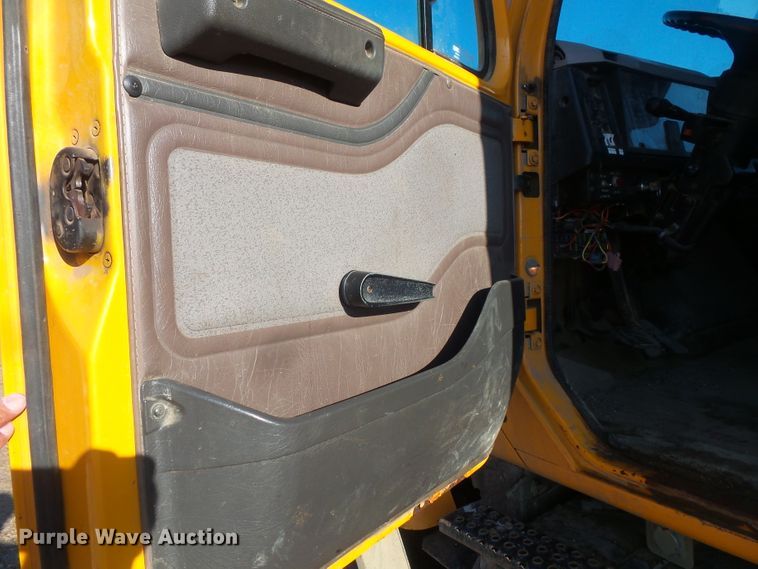 image for item FU9317 1998 International 2554 dump truck