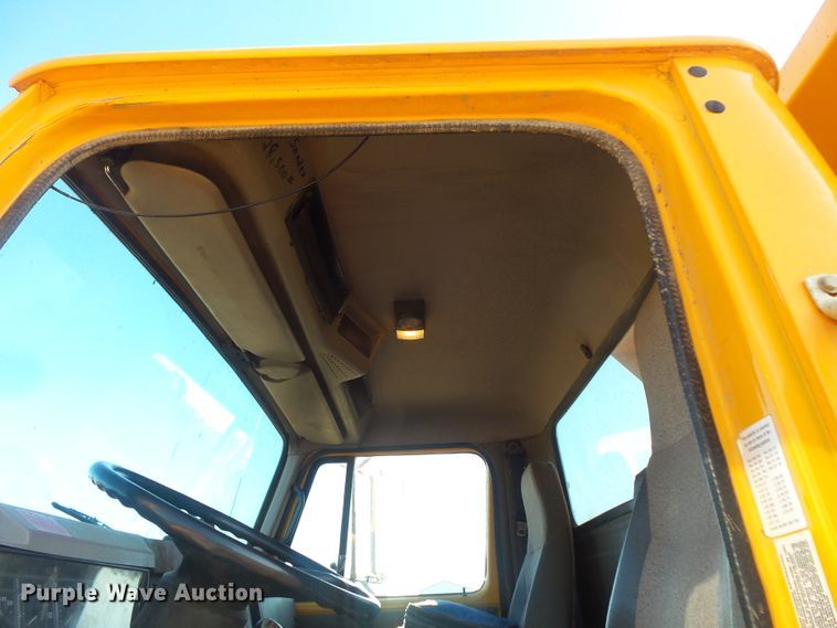 image for item FU9317 1998 International 2554 dump truck