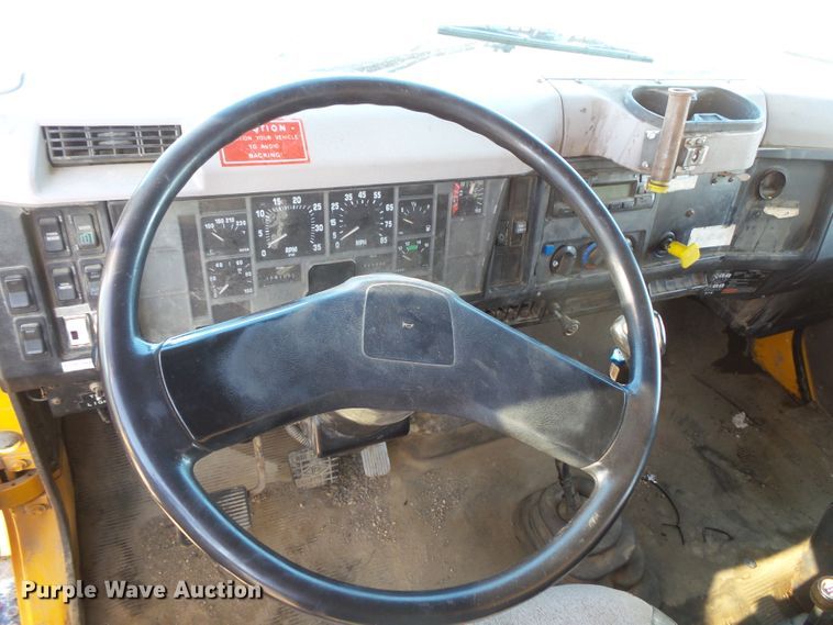 image for item FU9317 1998 International 2554 dump truck