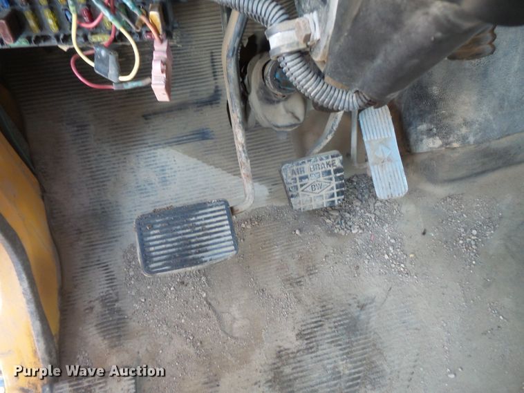 image for item FU9317 1998 International 2554 dump truck